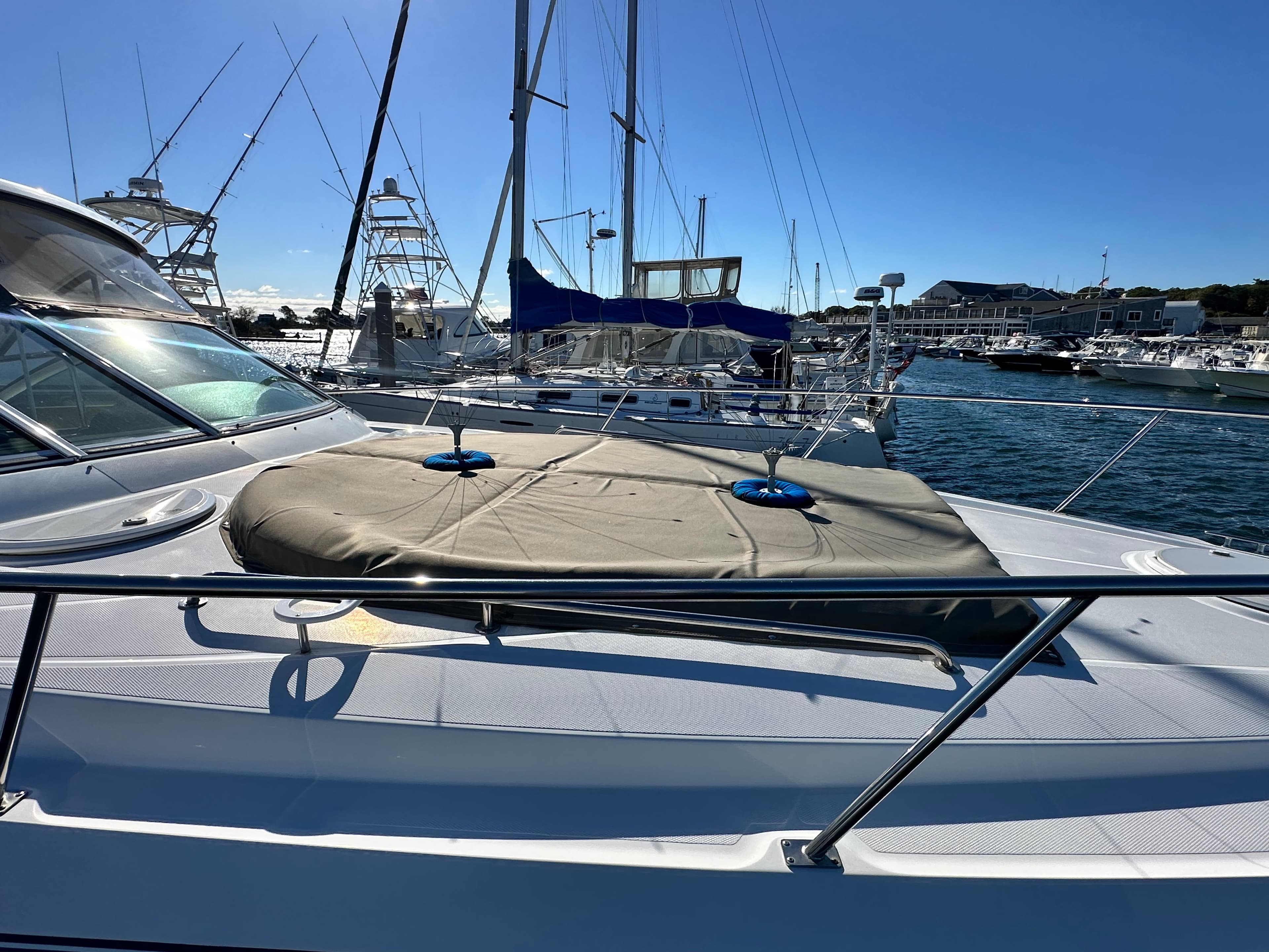 2014 Cruisers Yachts 380 Express a la venta en Danvers, Massachusetts Express Cruiser 5