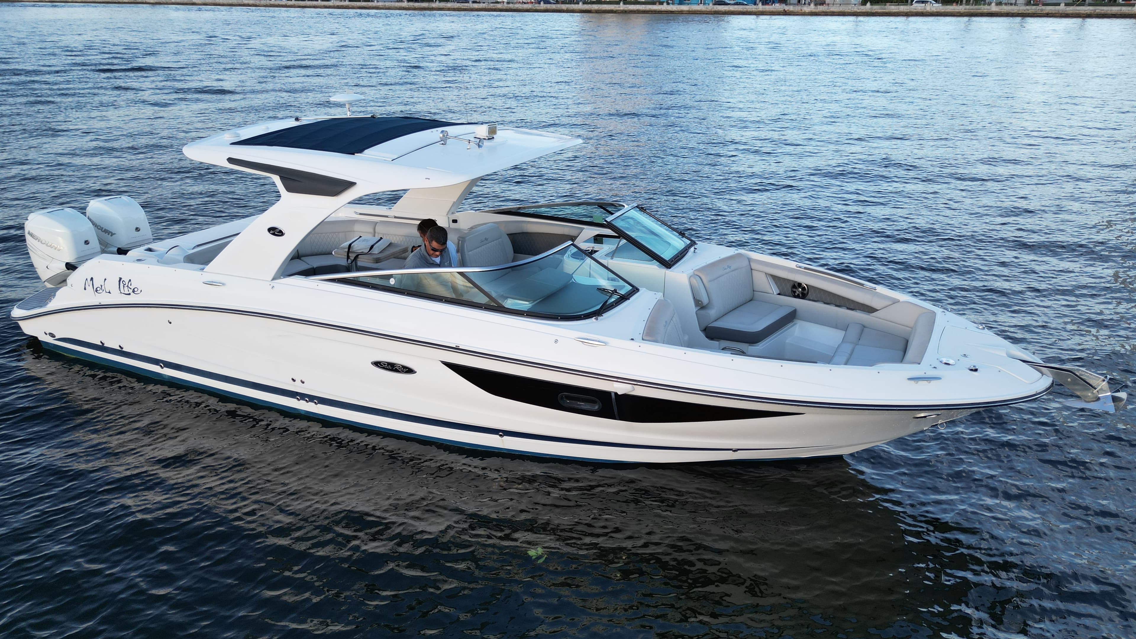 2020 Sea Ray SLX 350 Outboard in vendita a Miami, FL Bowrider 2