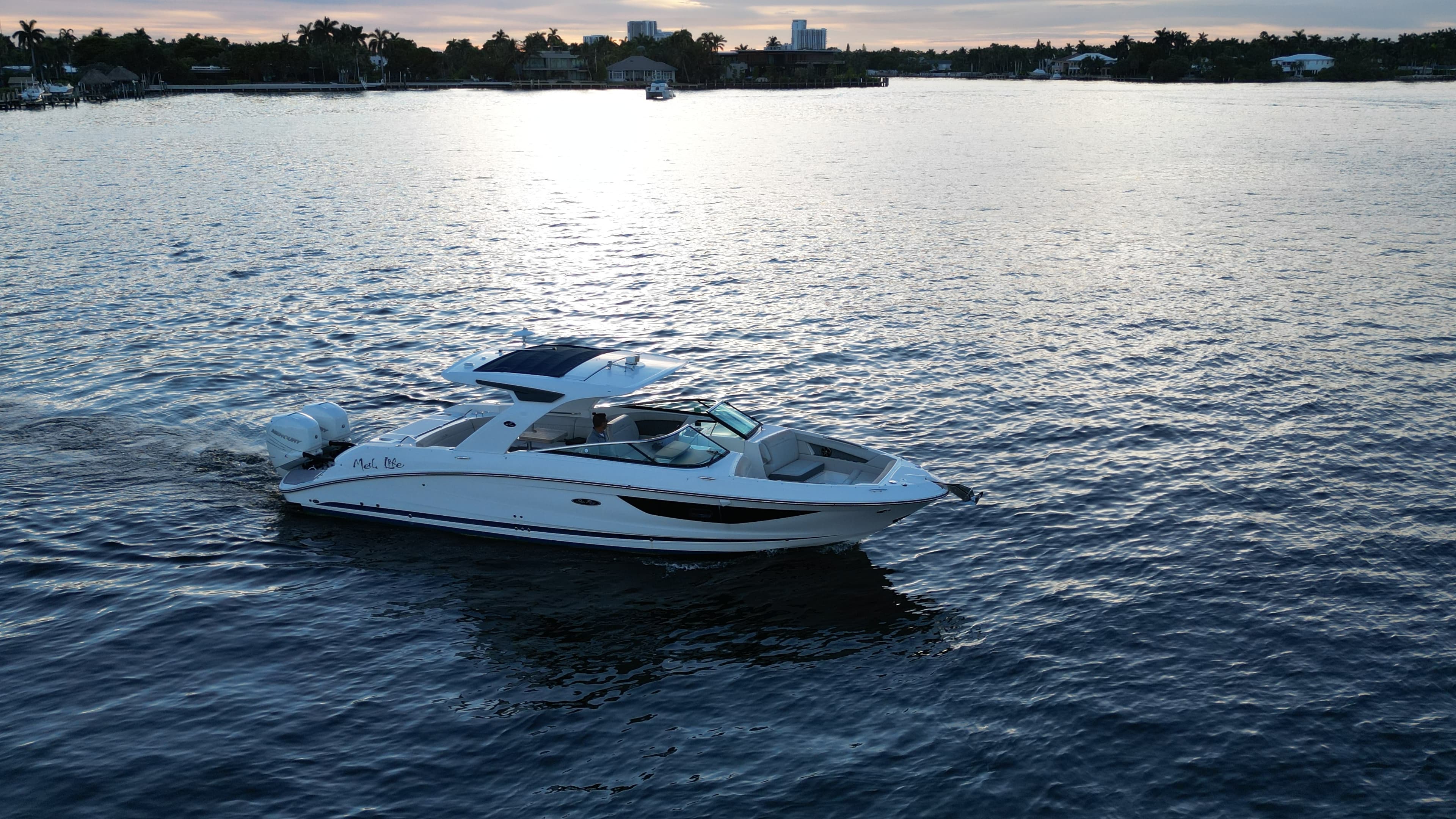 2020 Sea Ray SLX 350 Outboard in vendita a Miami, FL Bowrider 3