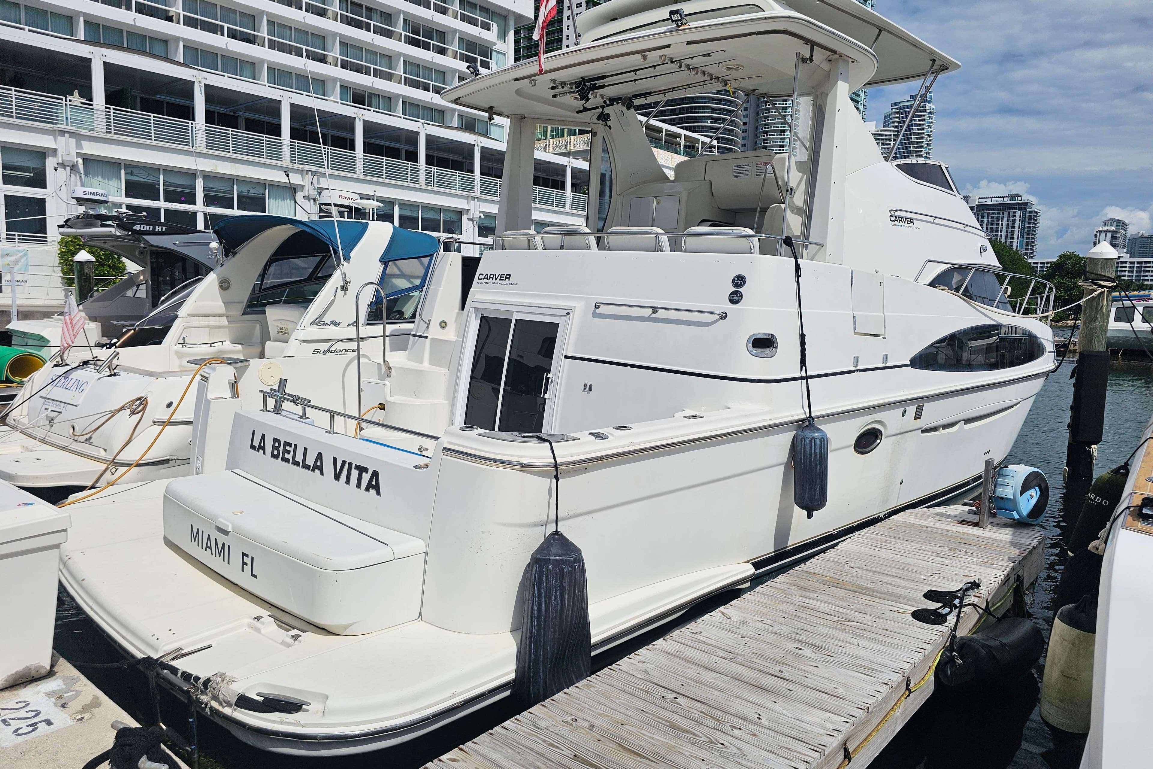 2004 Carver 444 Cockpit Motor Yacht in vendita a Miami Beach, Florida Motor Yacht