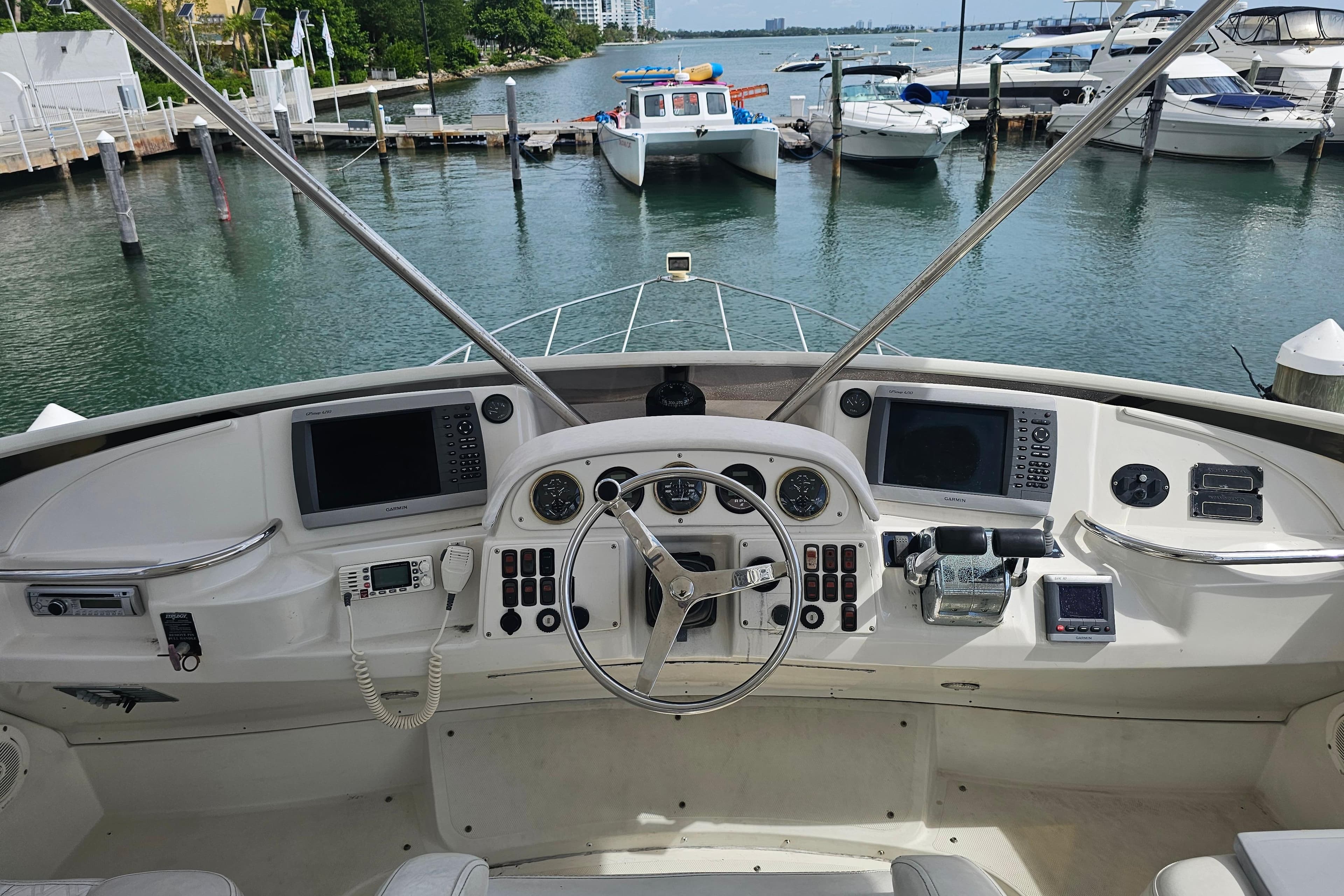 2004 Carver 444 Cockpit Motor Yacht in vendita a Miami Beach, Florida Motor Yacht 5