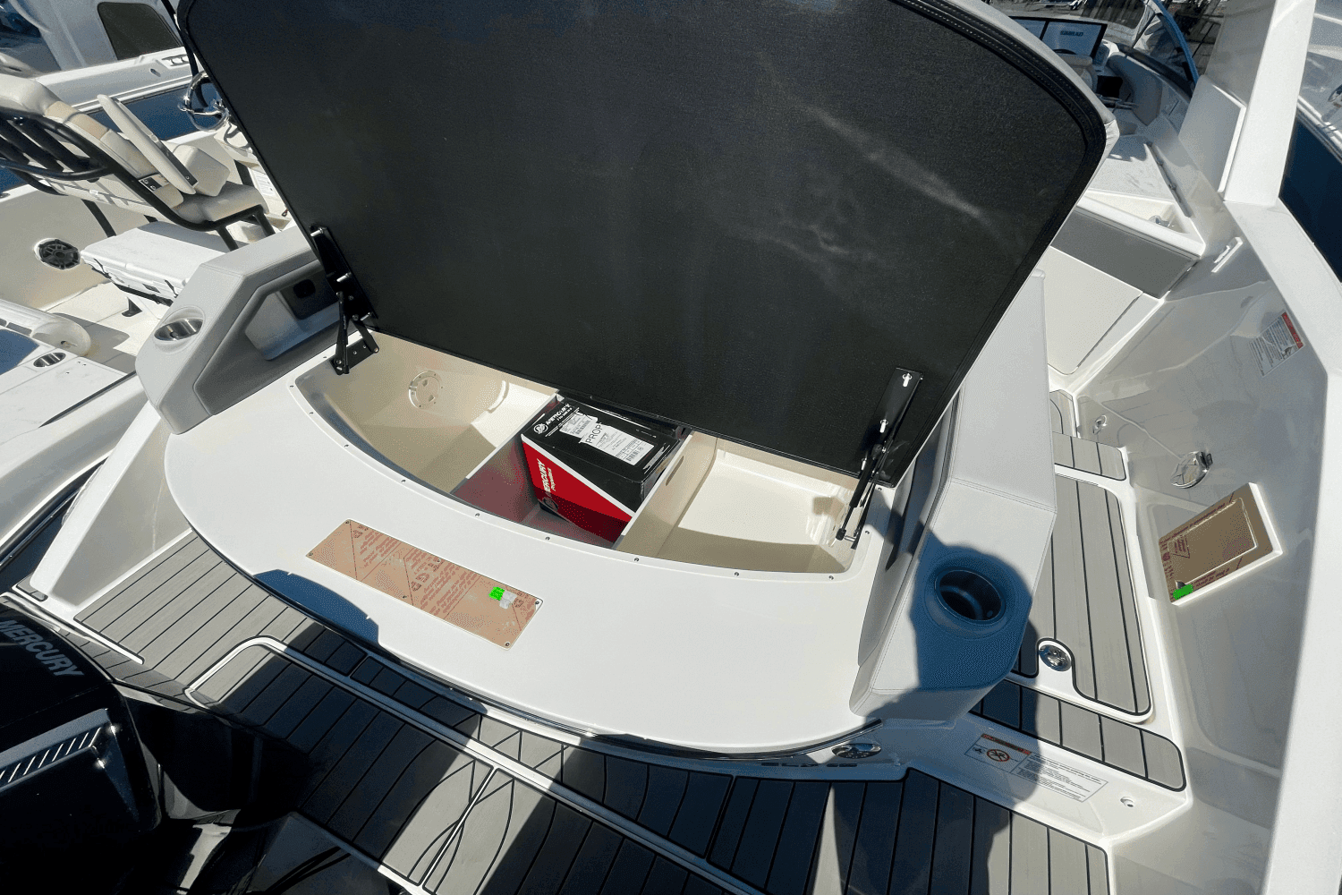 2026 Sea Ray SLX 310 Outboard in vendita a Danvers, Massachusetts Bowrider 4
