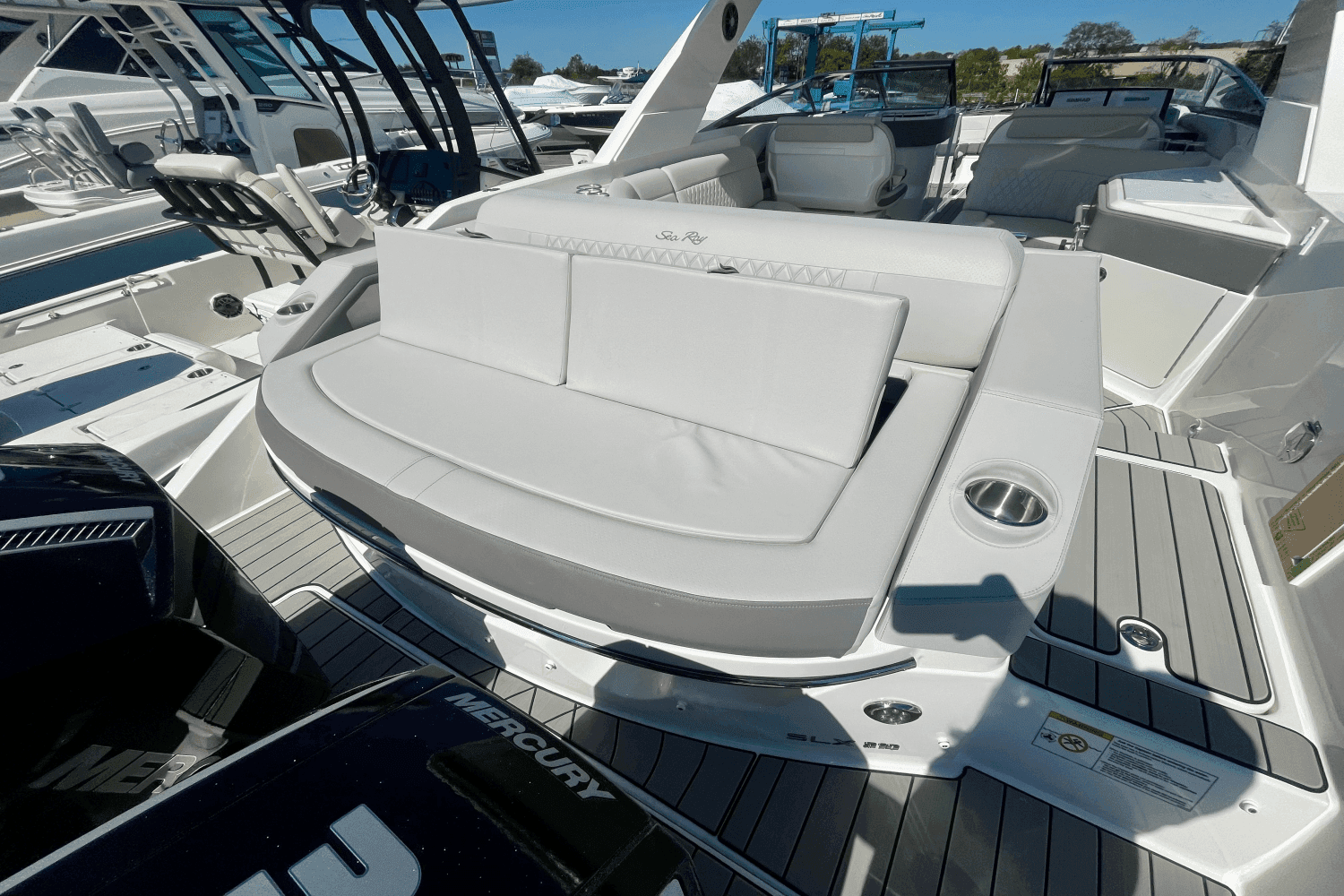 2026 Sea Ray SLX 310 Outboard in vendita a Danvers, Massachusetts Bowrider 5