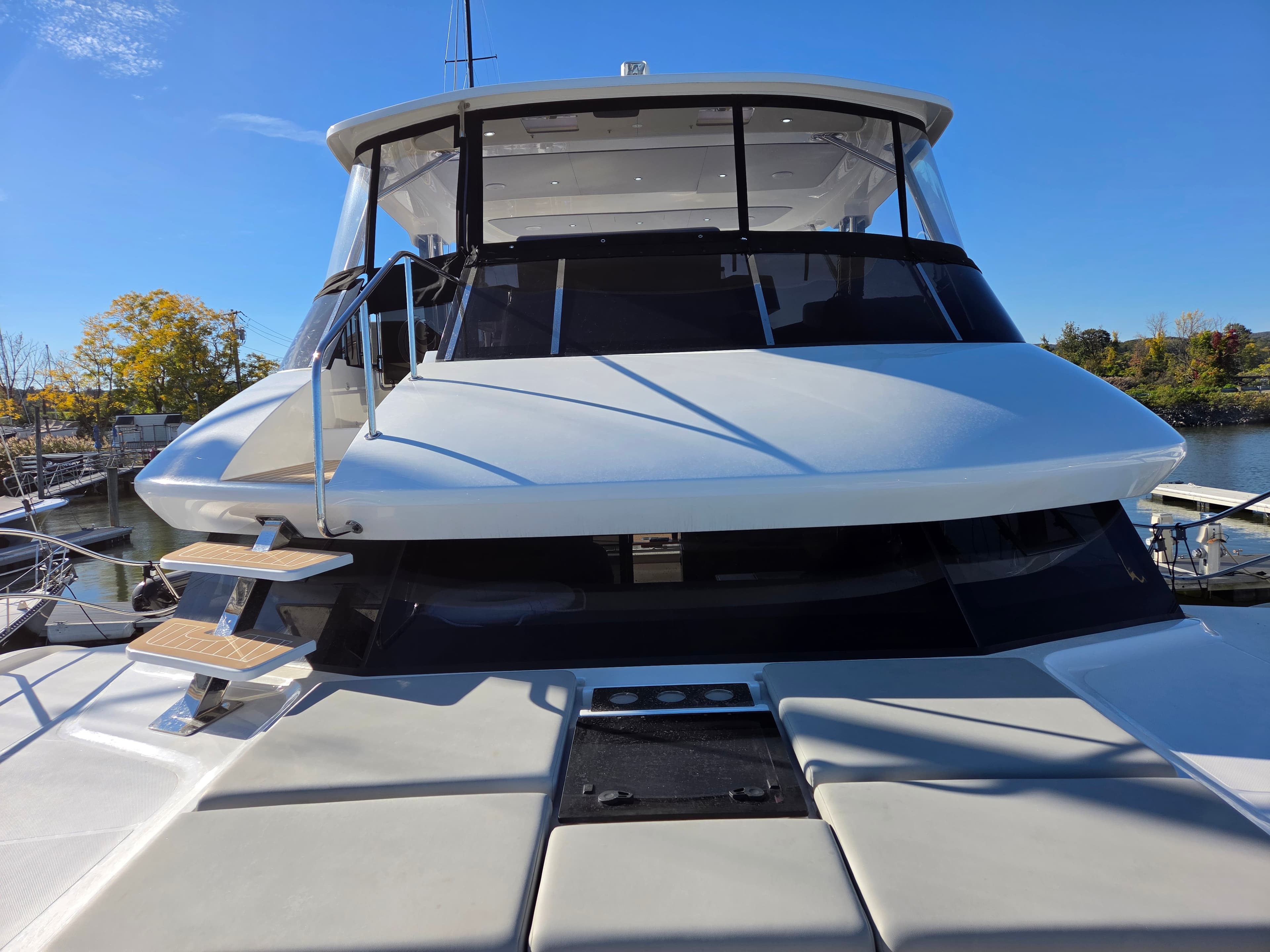 2026 Aquila 46 Yacht en exposición en Lake Hopatcong, NJ Power Catamarans 3