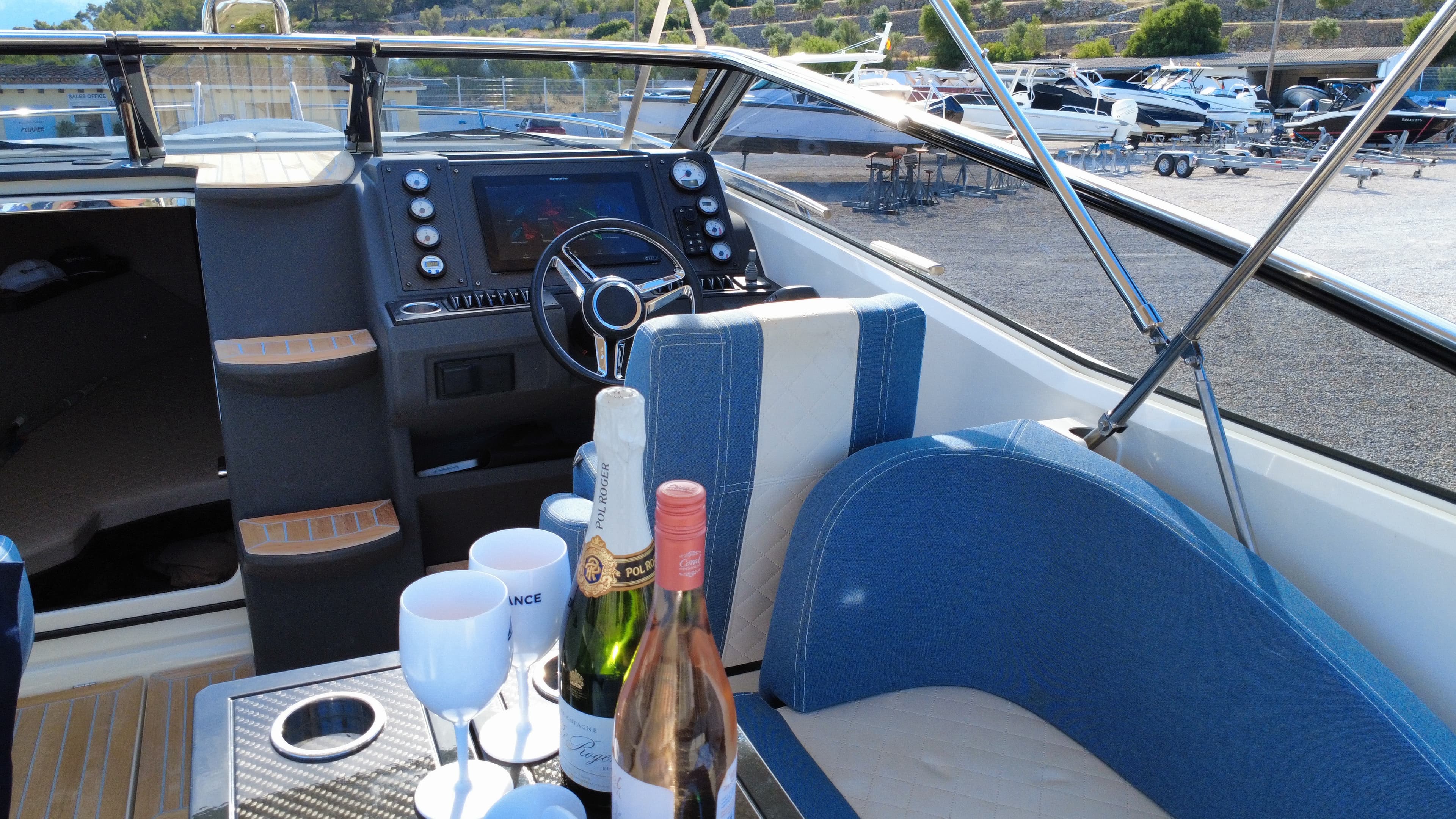 2020 Windy 27 Solano RS for Sale in Andratx, ES Express Cruiser 5