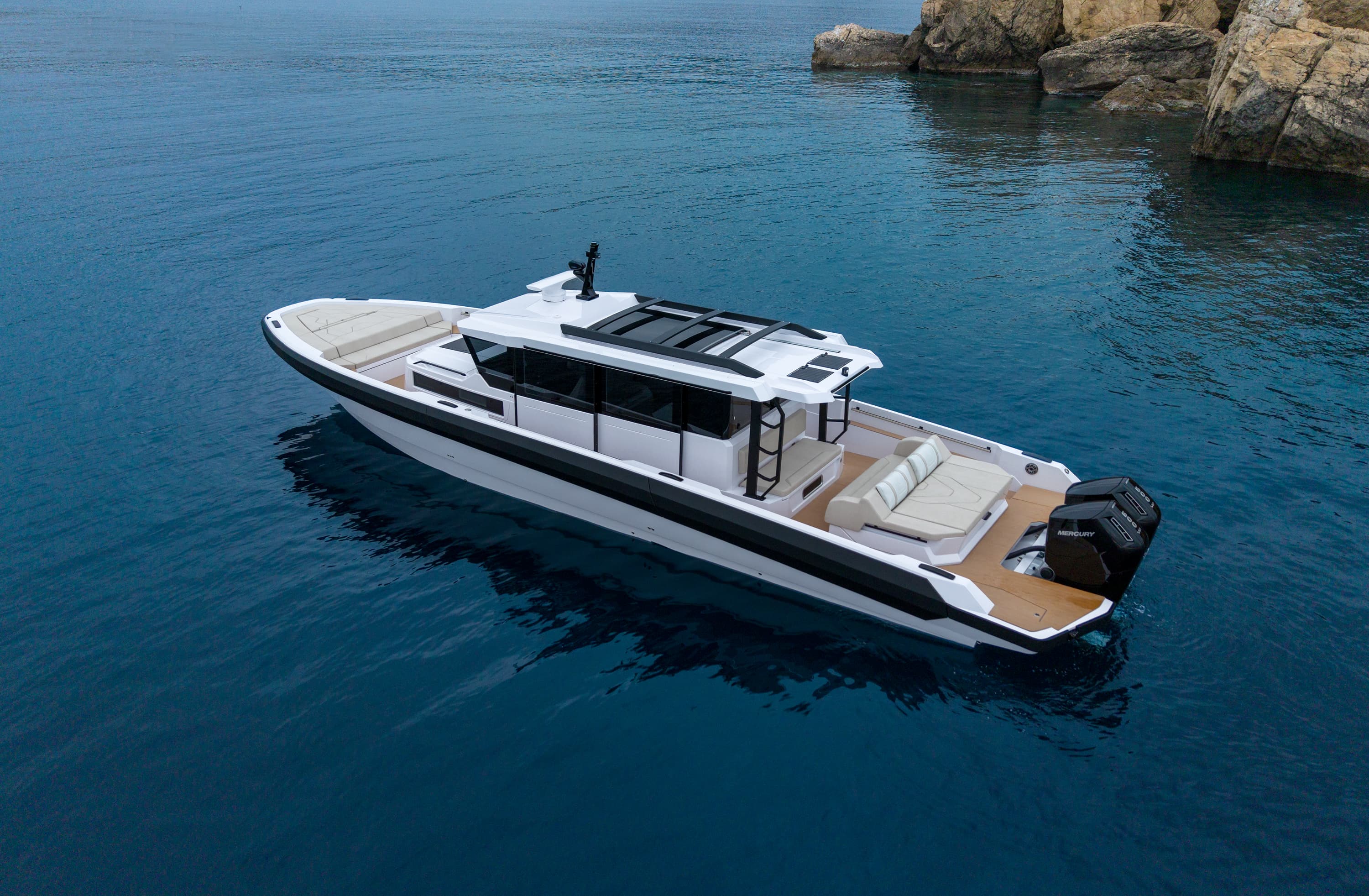 2027 Technohull XPD 46 ausgestellt in Miami Beach, Florida High Performance 2