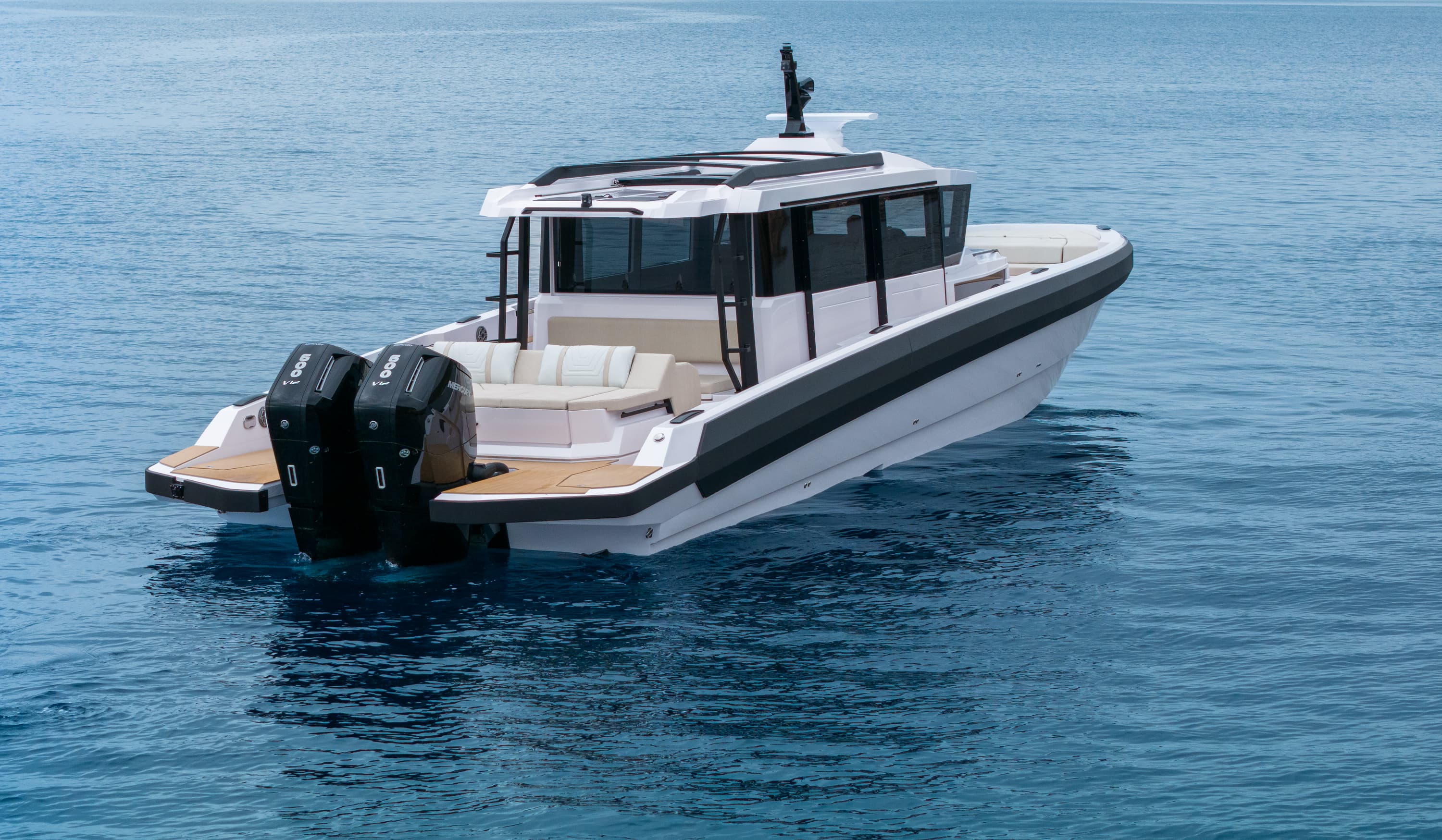 2027 Technohull XPD 46 ausgestellt in Miami Beach, Florida High Performance 3
