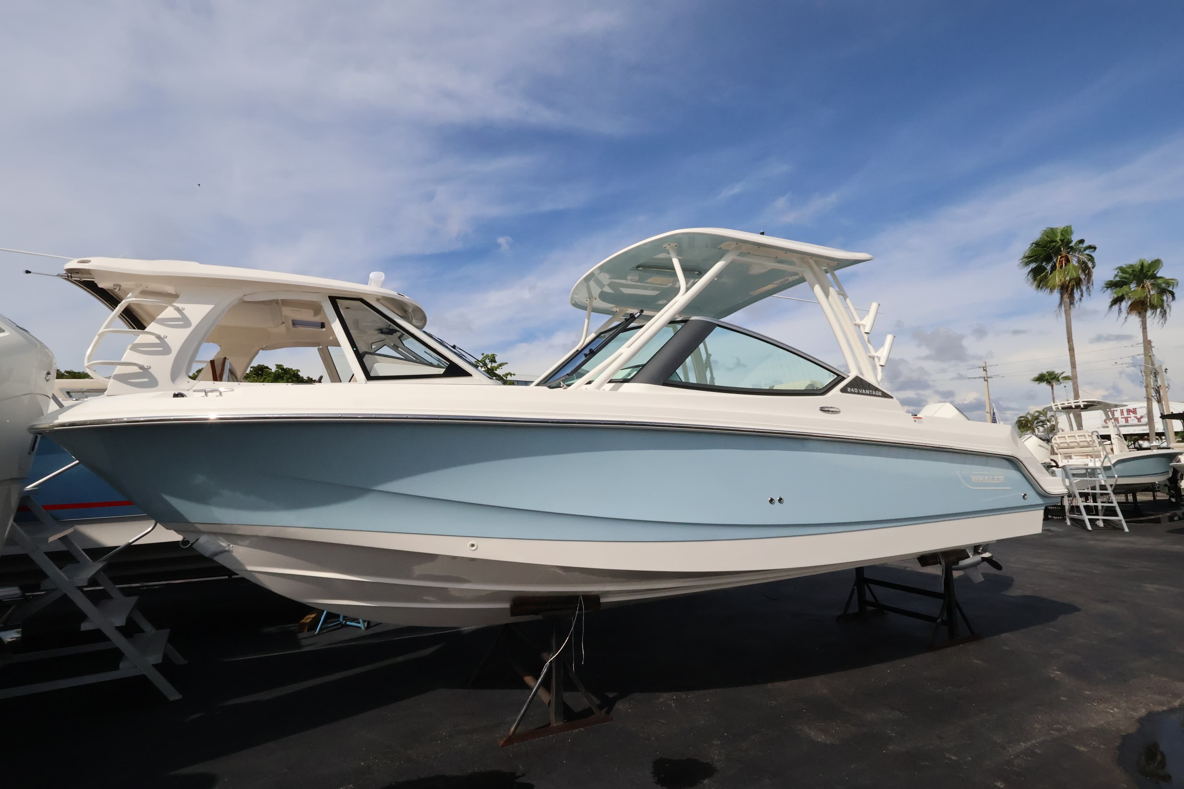 2027 Boston Whaler 240 Vantage zum Verkauf in Naples, Florida Dual Console