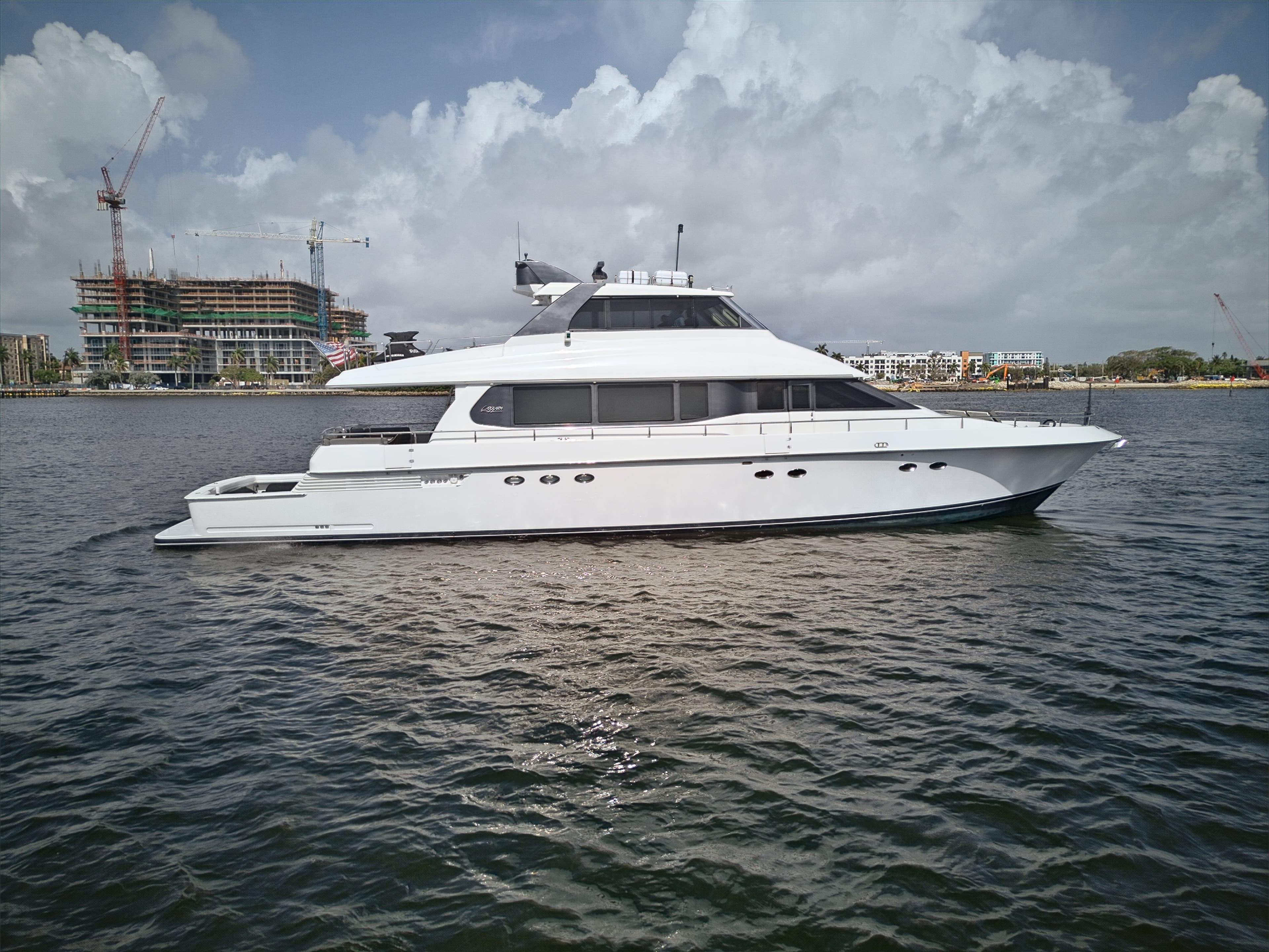 2001 Lazzara 80 Skylounge zum Verkauf in West Palm Beach, Florida Motor Yacht 2