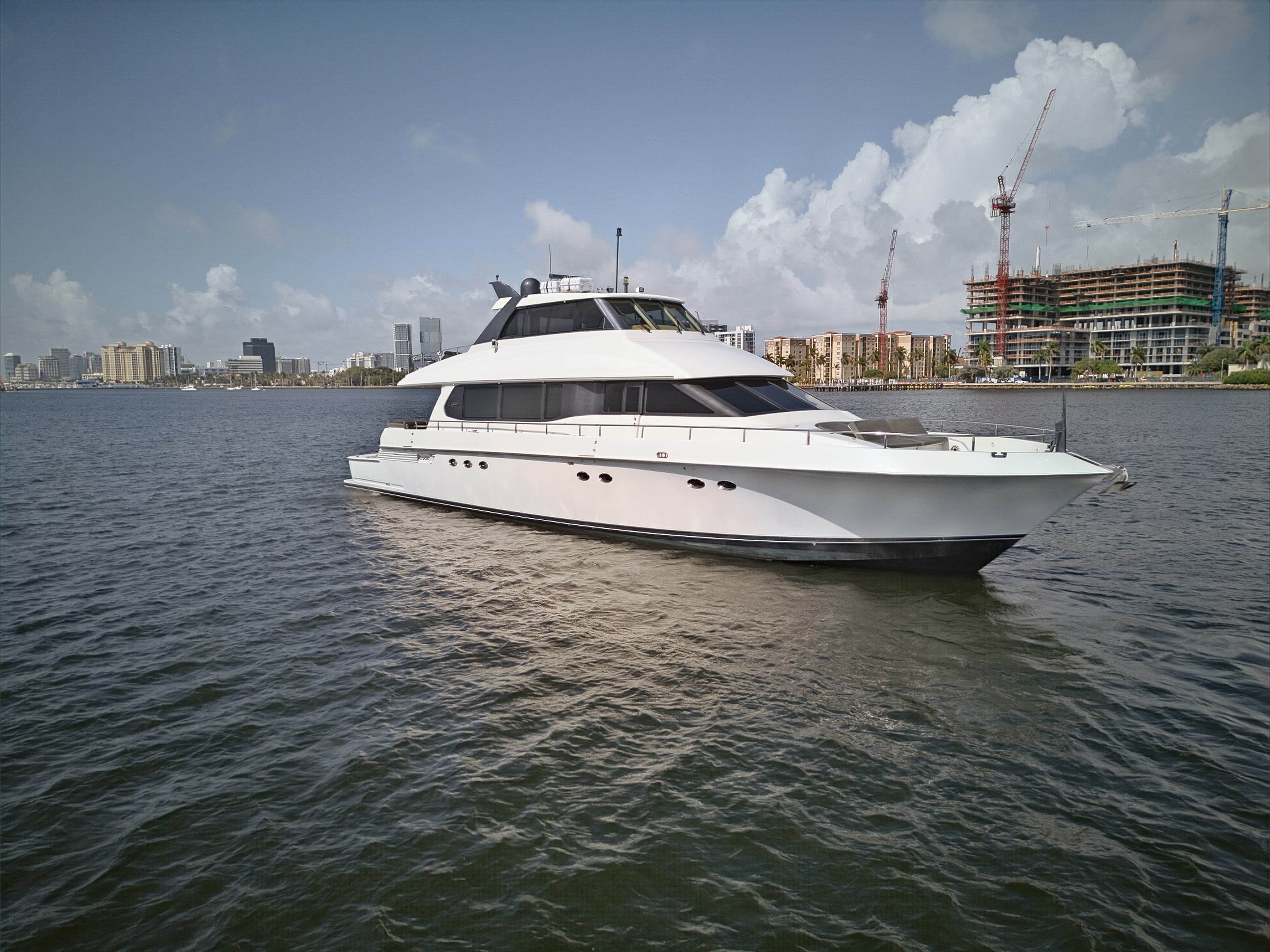 2001 Lazzara 80 Skylounge zum Verkauf in West Palm Beach, Florida Motor Yacht 3