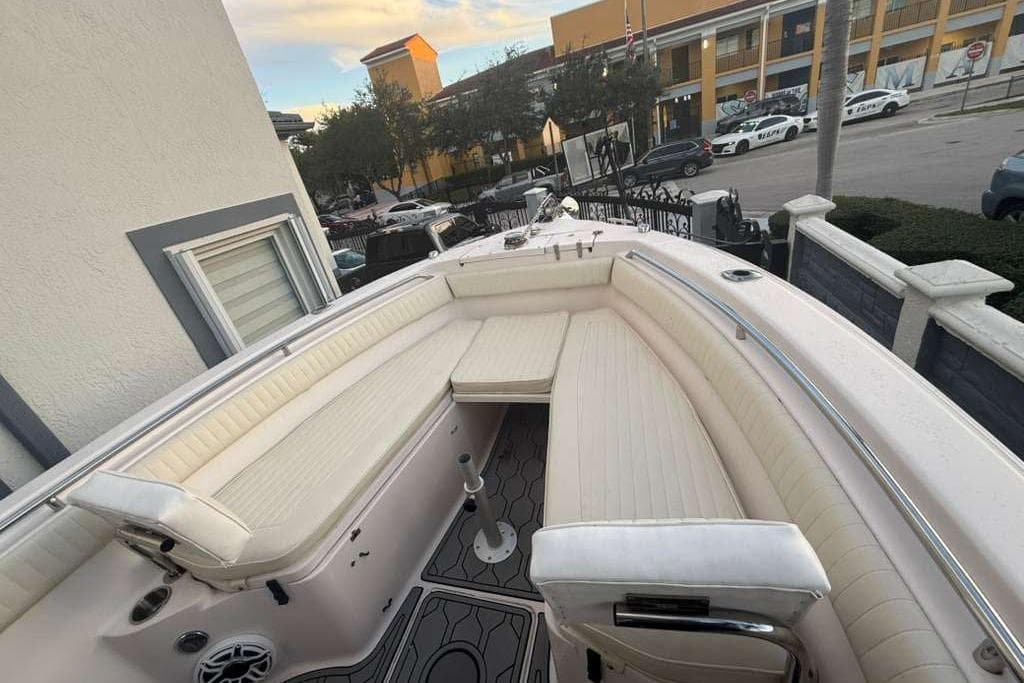 2004 Grady-White Boats Chase 273 zum Verkauf in Coral Way, Florida Center Console 4