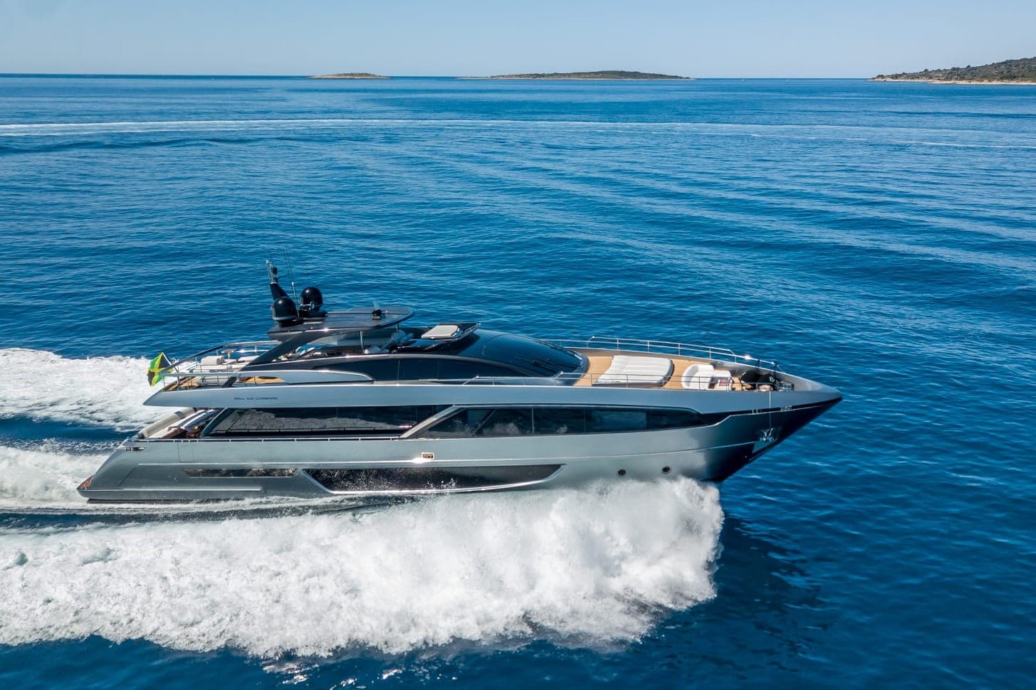 2017 Riva 100 Corsaro zum Verkauf in Portorož, SI Megayacht 3
