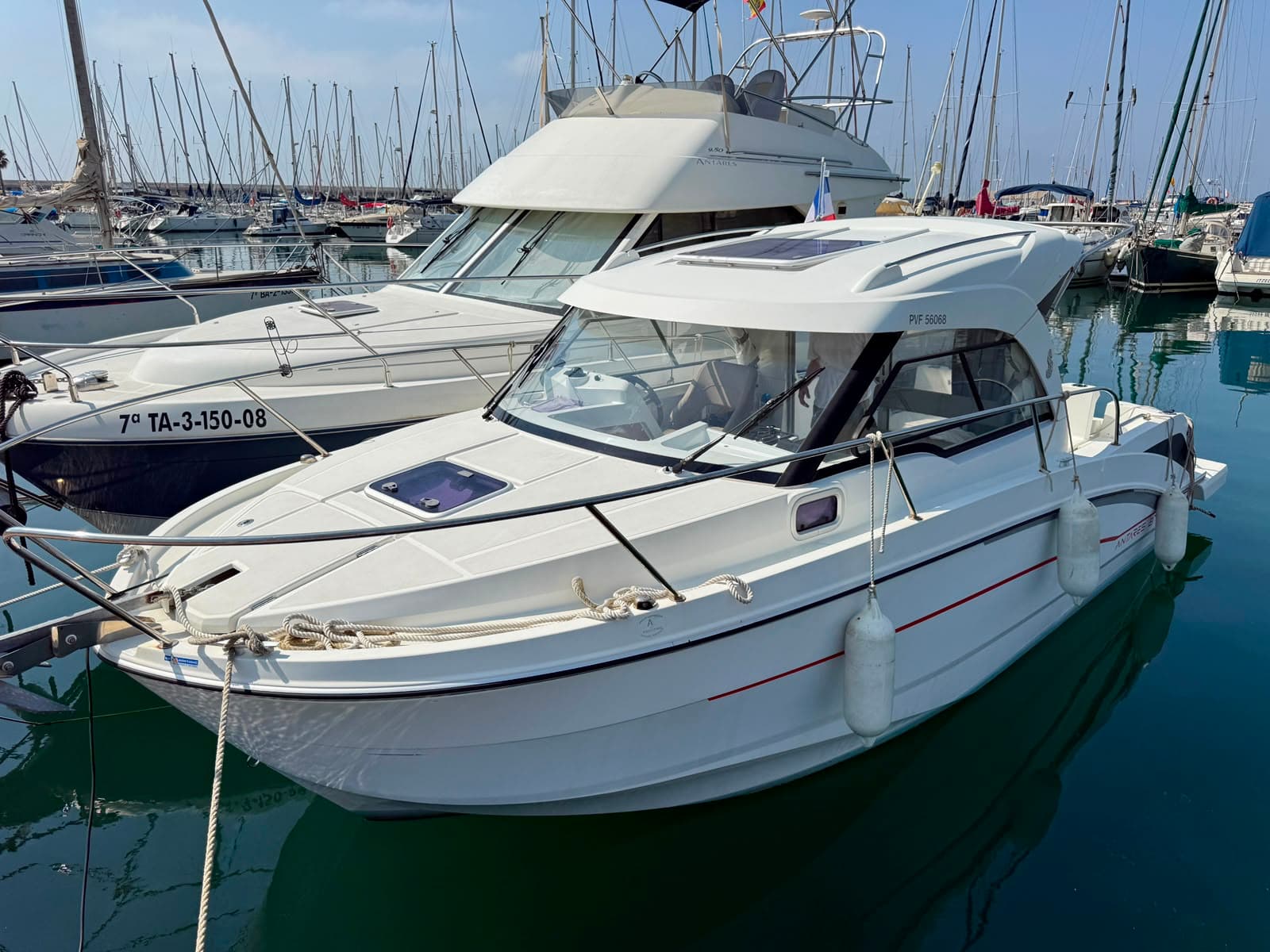2017 Beneteau Antares 8 a la venta en El Masnou, ES Pilothouse