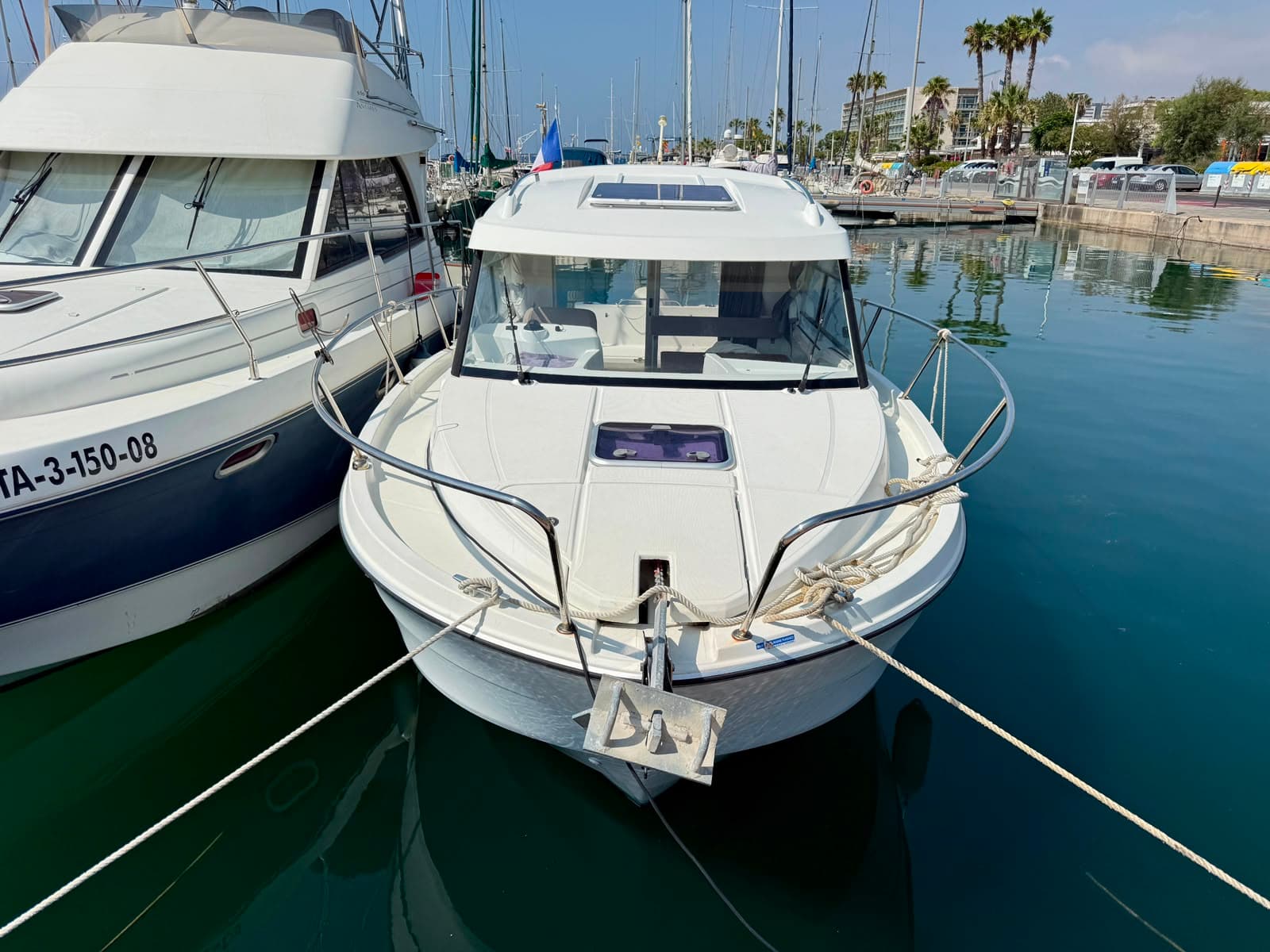 2017 Beneteau Antares 8 a la venta en El Masnou, ES Pilothouse 2