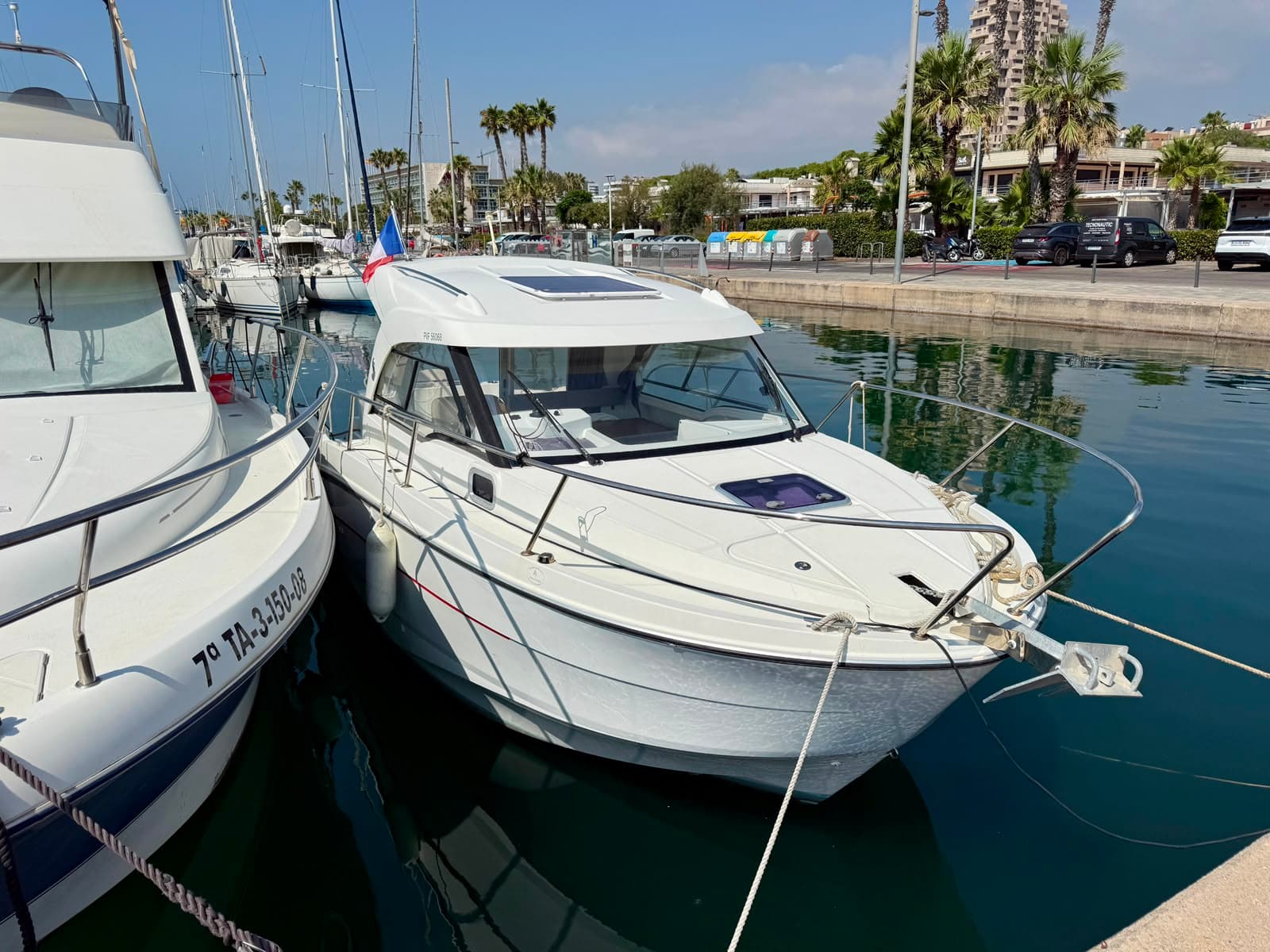 2017 Beneteau Antares 8 a la venta en El Masnou, ES Pilothouse 4