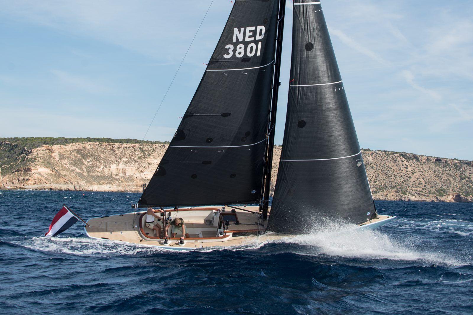 Eagle-38-sailing-fun-on-Mallorca-1600x1068.jpg