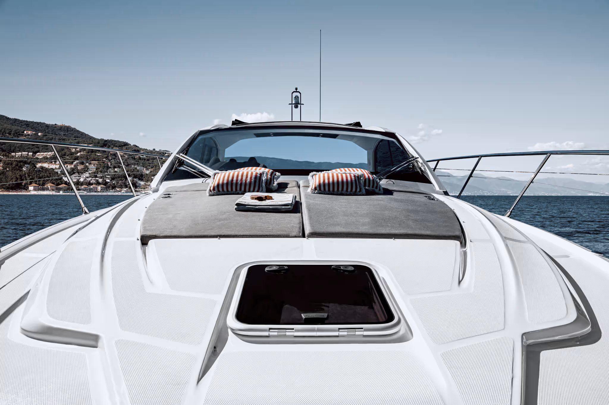 Azimut-A45-Front-View_Mid-res.jpg
