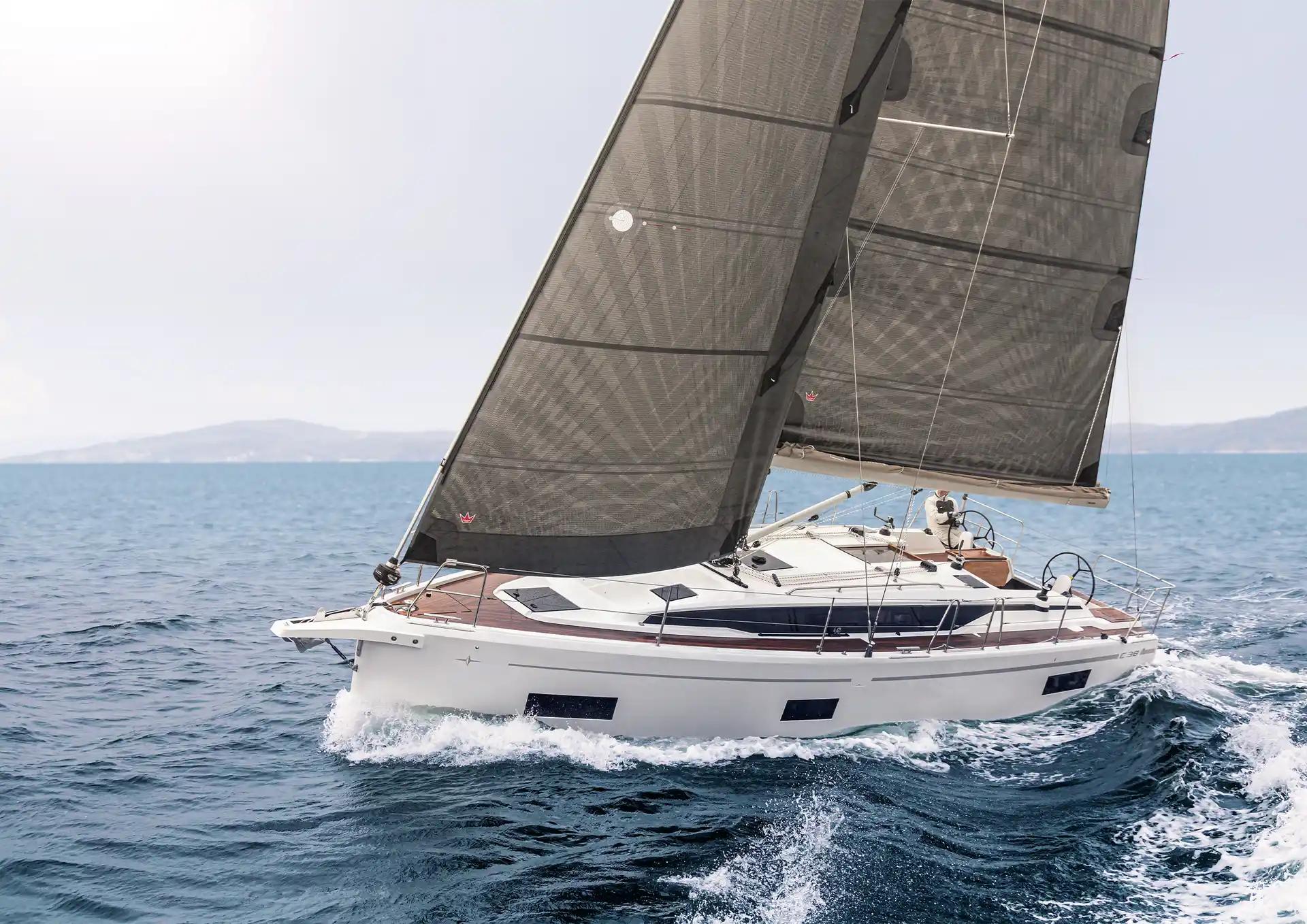 csm_sy-bavaria-yachts-c38-keyvisual-exterieur_9245a6babe.png