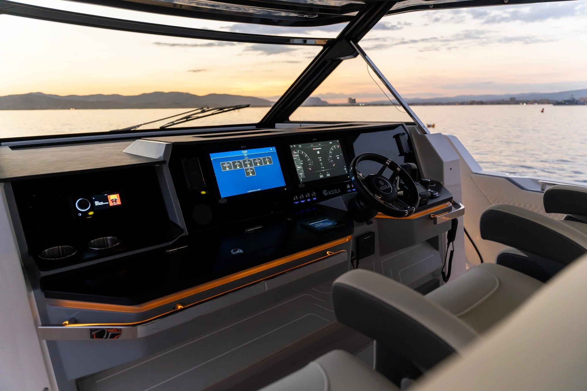 The 35 Sport helm with two displays and the wheel