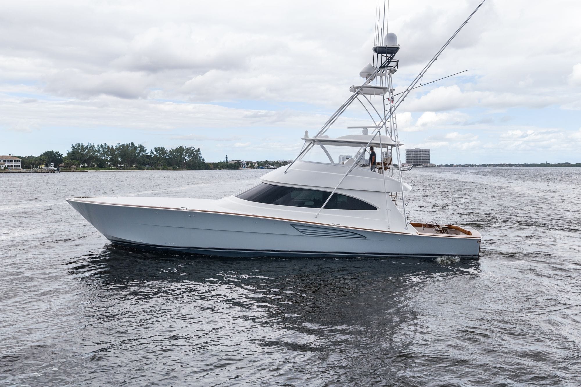 The 70 Convertible underway, side view